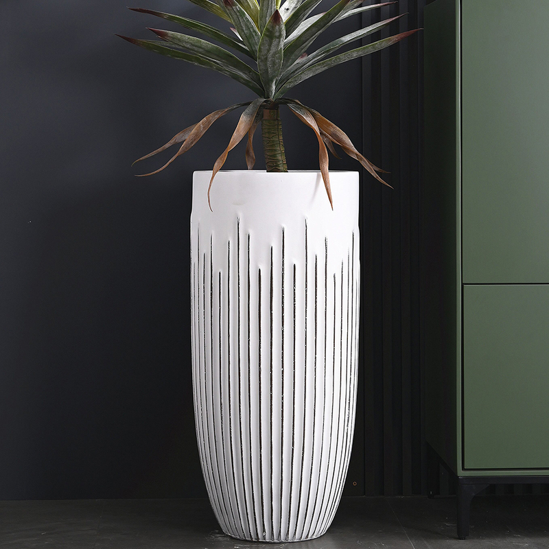 Wholesale Tall Indoor Plant Pots with Chafing Effect for Commercial Building